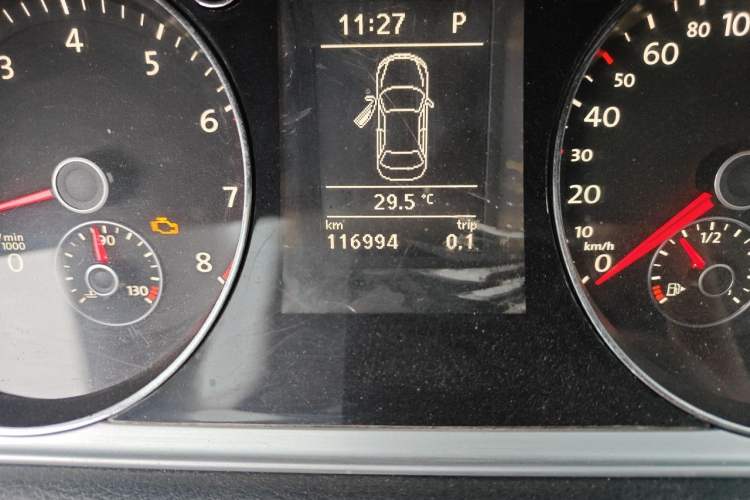 Used Volkswagen Magotan 2013 1.8TSI Premier Model Odometer Close Up