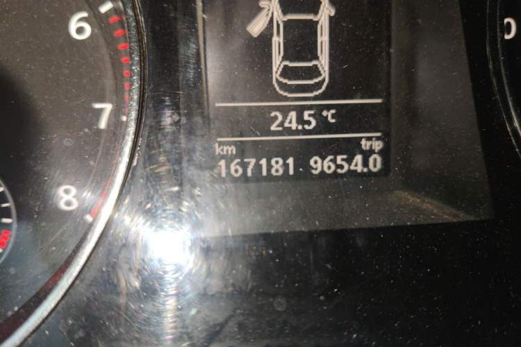 Used Volkswagen Magotan 2013 1.8TSI Premier Model Odometer Close Up