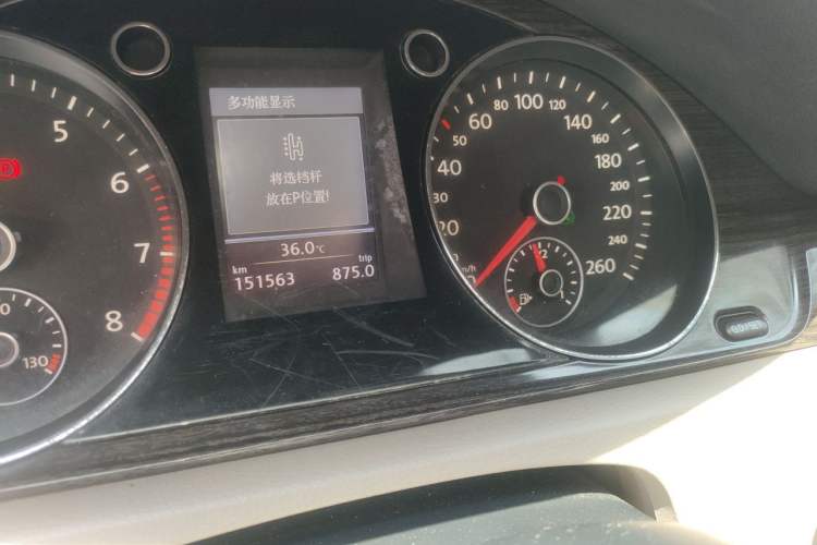 Used Volkswagen Magotan 2013 2.0 TSI Prestige Model Odometer Close Up