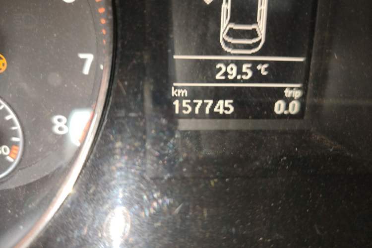 Used Volkswagen Magotan 2013 1.8TSI Premier Model Odometer Close Up