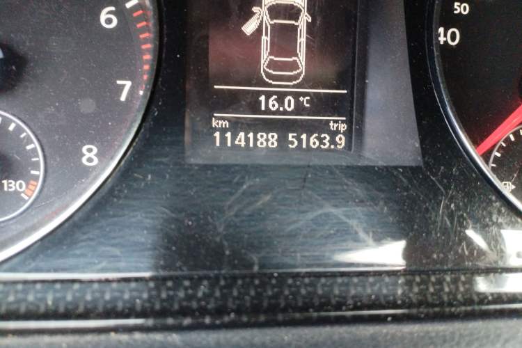 Used Volkswagen Magotan 2013 1.8TSI Premier Model Odometer Close Up