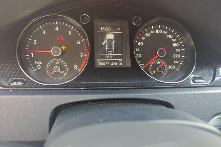 Used Volkswagen Magotan 2013 1.8TSI Luxury Model Odometer Close Up