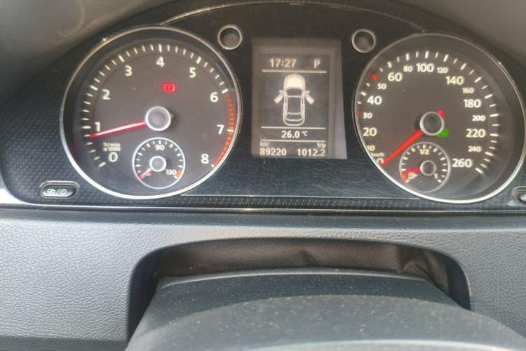 Used Volkswagen Magotan 2013 1.8TSI Luxury Model Odometer Close Up