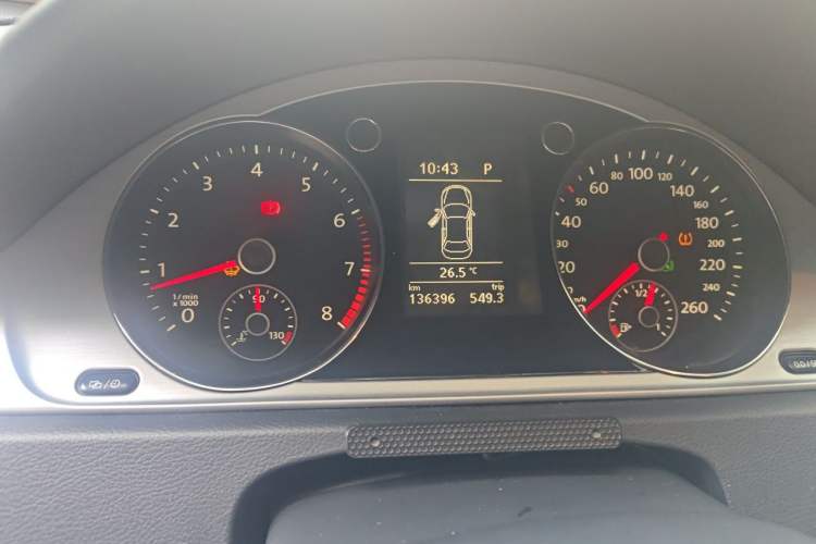 Used Volkswagen Magotan 2013 1.8TSI Premier Model Odometer Close Up