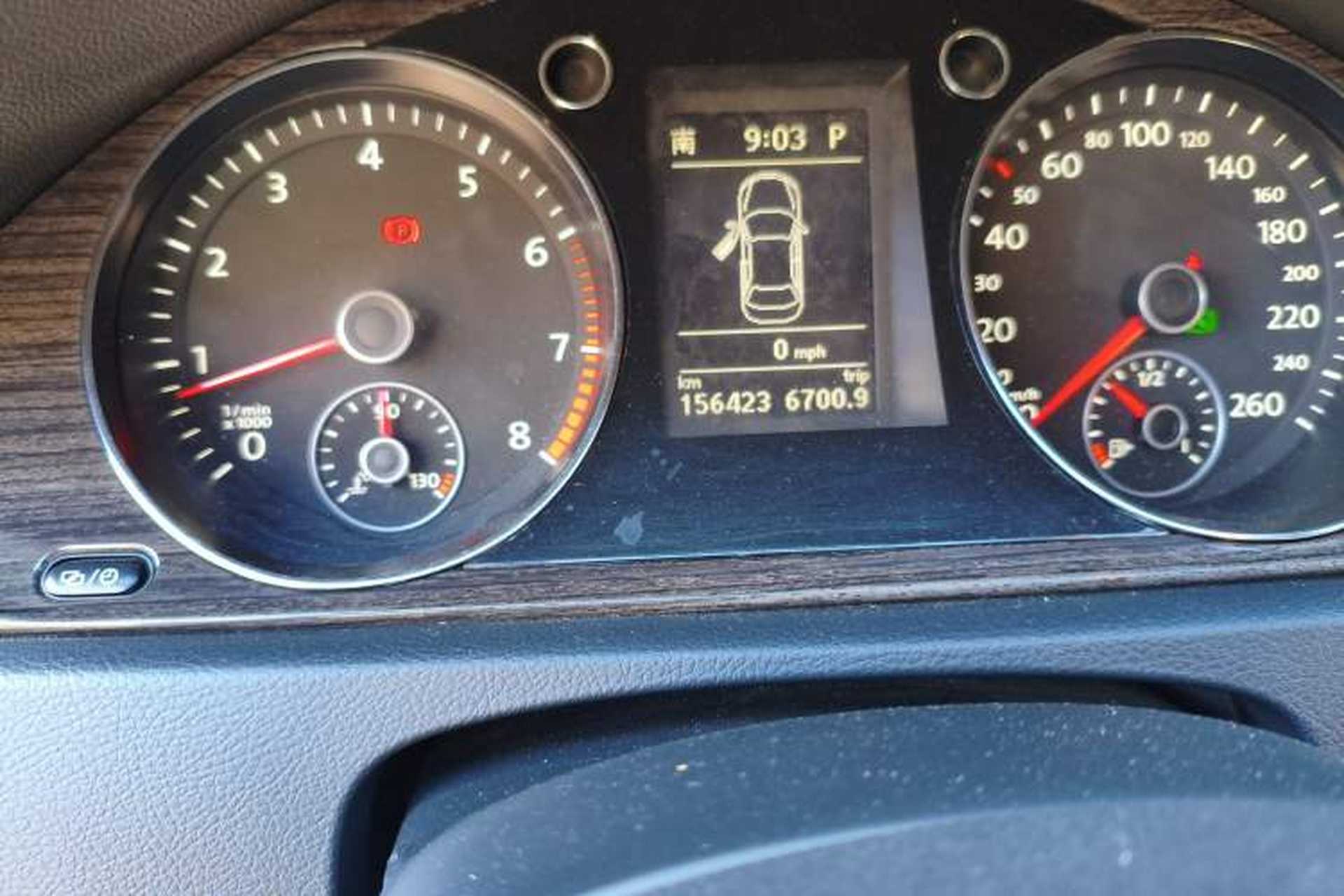 Used Volkswagen Magotan 2013 2.0 TSI Prestige Model Odometer Close Up