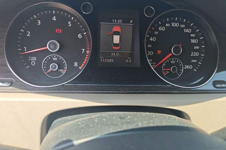 Used Volkswagen Magotan 2013 2.0 TSI Ultimate Model Odometer Close Up