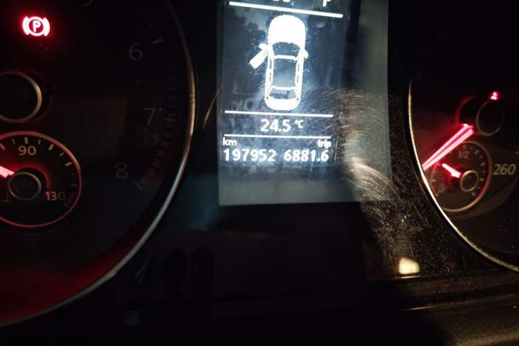 Used Volkswagen Magotan 2013 1.8TSI Prestige Model Odometer Close Up