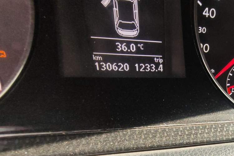 Used Volkswagen Magotan 2013 1.8TSI Premier Model Odometer Close Up
