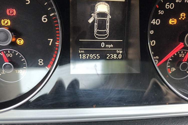 Used Volkswagen Magotan 2013 1.8TSI Premier Model Odometer Close Up