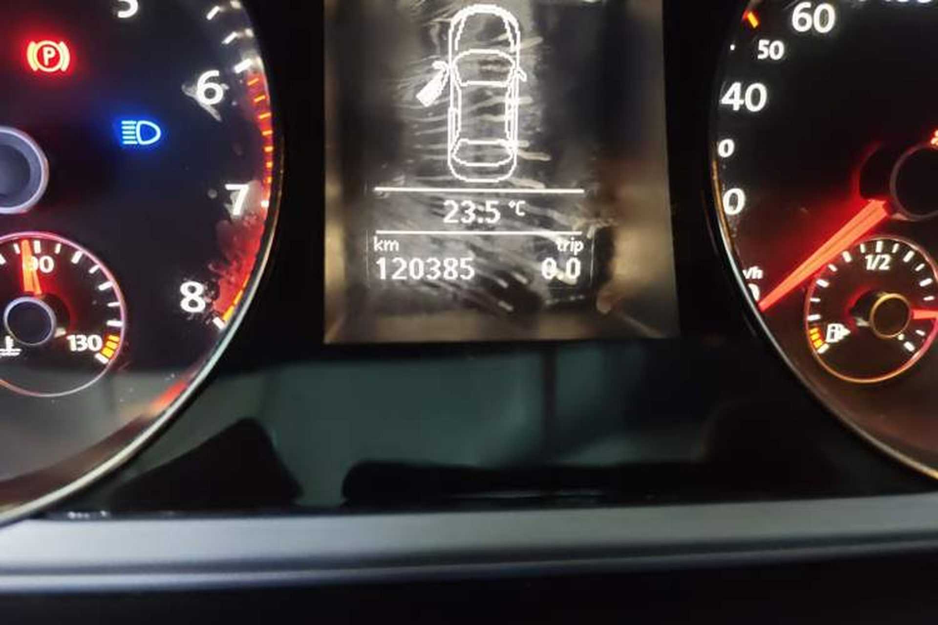 Used Volkswagen Magotan 2013 1.8TSI Premier Model Odometer Close Up