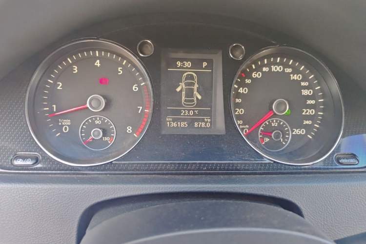 Used Volkswagen Magotan 2013 1.8TSI Luxury Model Odometer Close Up