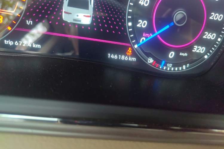 Used Volkswagen Magotan 2013 1.8TSI Premier Model Odometer Close Up