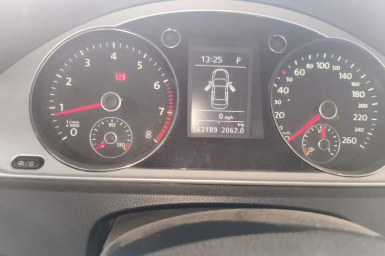Used Volkswagen Magotan 2013 1.8TSI Premier Model Odometer Close Up