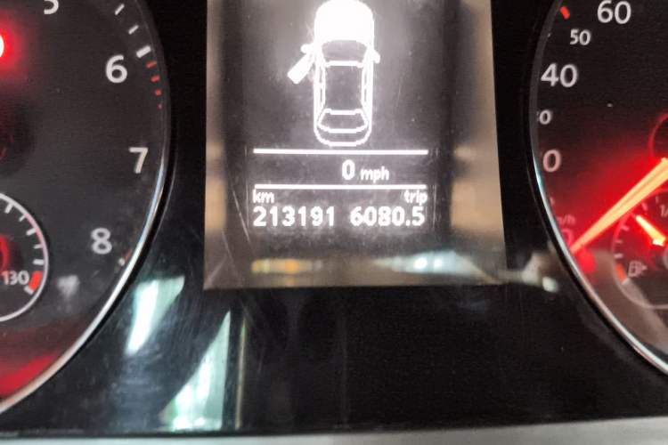Used Volkswagen Magotan 2013 1.8TSI Premier Model Odometer Close Up