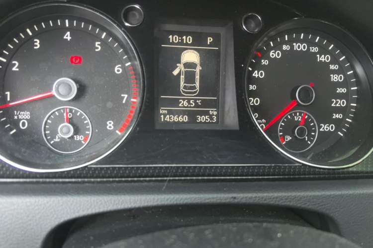 Used Volkswagen Magotan 2013 2.0 TSI Luxury Model Odometer Close Up
