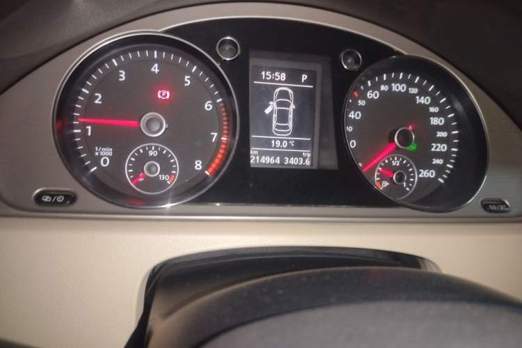Used Volkswagen Magotan 2013 1.8TSI Luxury Model Odometer Close Up