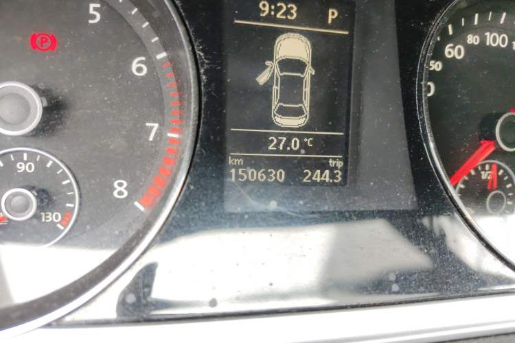 Used Volkswagen Magotan 2013 1.8TSI Premier Model Odometer Close Up