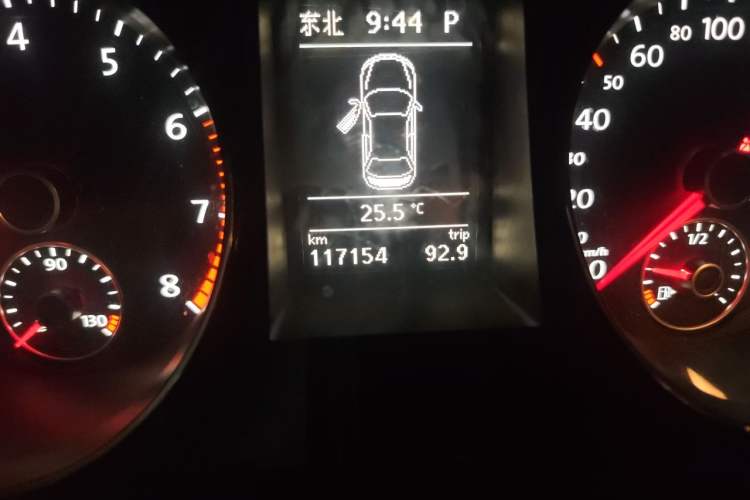 Used Volkswagen Magotan 2013 1.8TSI Prestige Model Odometer Close Up