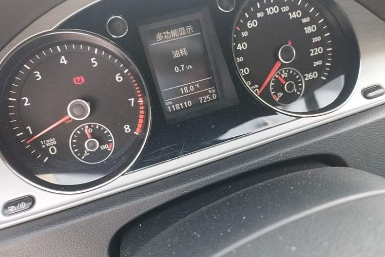 Used Volkswagen Magotan 2013 1.8TSI Premier Model Odometer Close Up