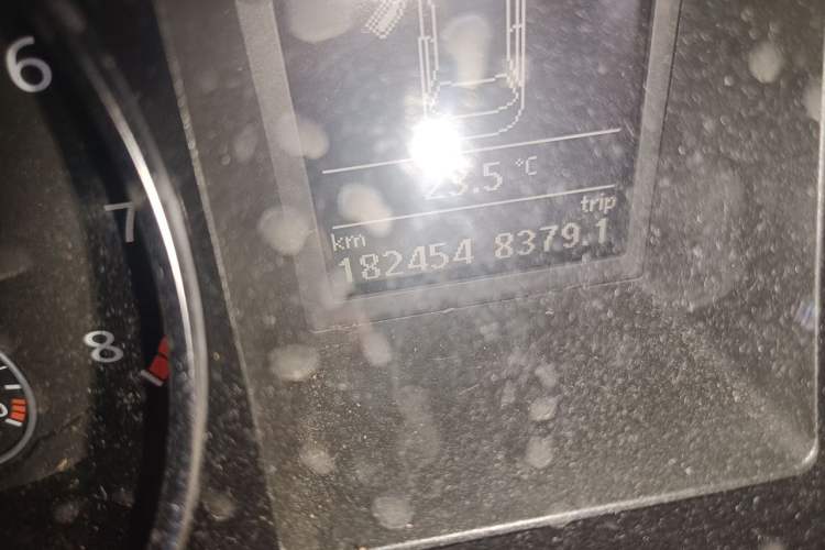 Used Volkswagen Magotan 2013 1.8TSI Luxury Model Odometer Close Up