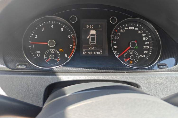 Used Volkswagen Magotan 2013 1.8TSI Luxury Model Odometer Close Up