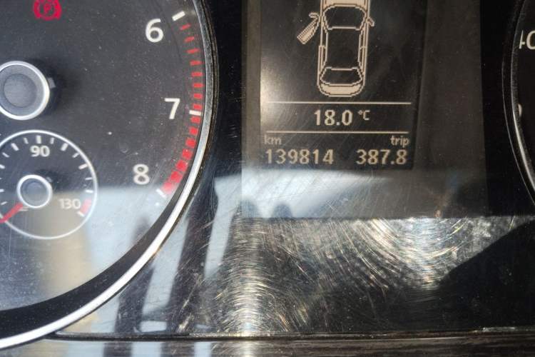 Used Volkswagen Magotan 2013 2.0 TSI Prestige Model Odometer Close Up