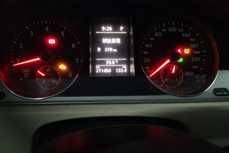 Used Volkswagen Magotan 2013 1.8TSI Luxury Model Odometer Close Up