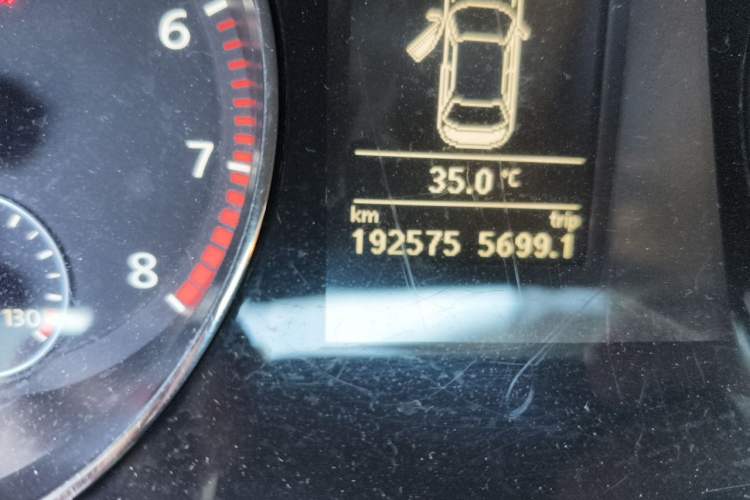 Used Volkswagen Magotan 2013 1.8TSI Premier Model Odometer Close Up