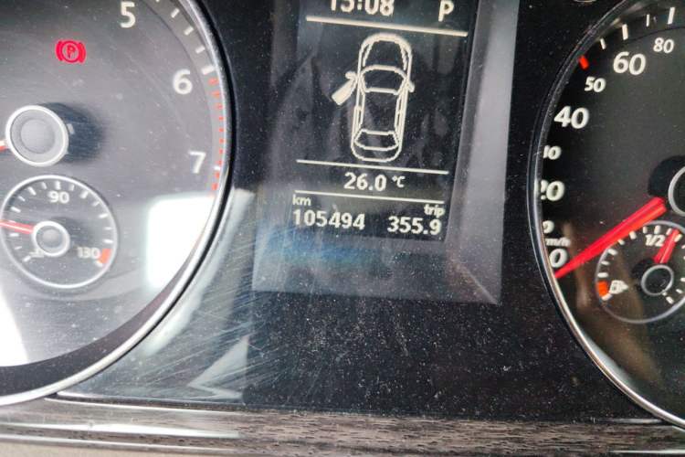 Used Volkswagen Magotan 2013 2.0 TSI Prestige Model Odometer Close Up
