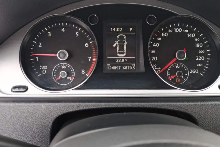 Used Volkswagen Magotan 2013 1.8TSI Premier Model Odometer Close Up