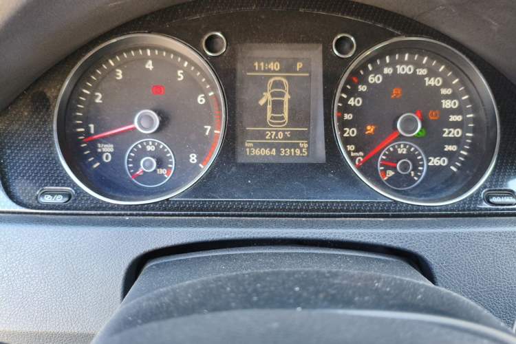 Used Volkswagen Magotan 2013 1.8TSI Luxury Model Odometer Close Up