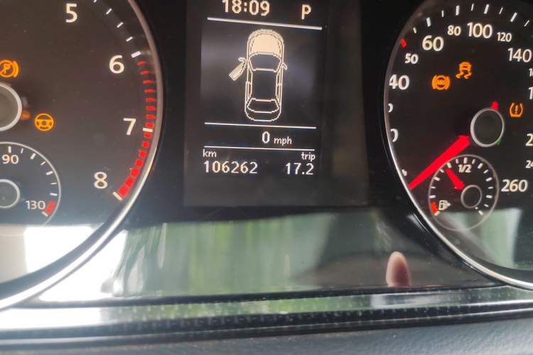 Used Volkswagen Magotan 2013 1.8TSI Luxury Model Odometer Close Up