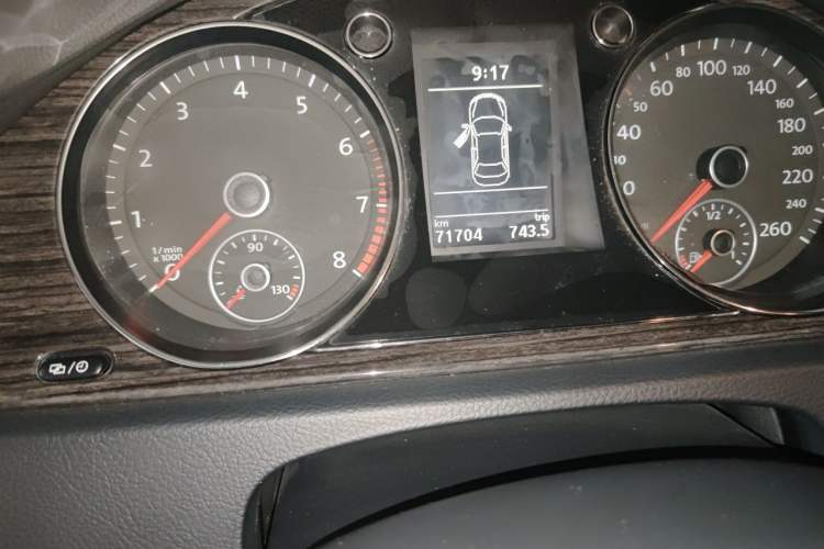 Used Volkswagen Magotan 2013 2.0 TSI Prestige Model Odometer Close Up