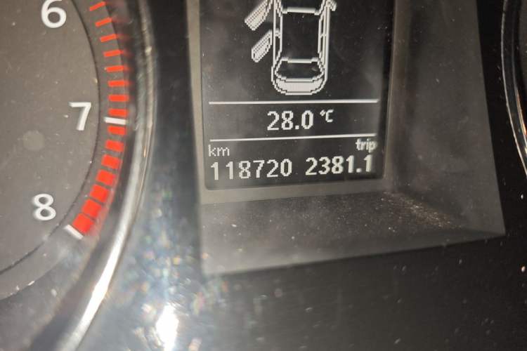 Used Volkswagen Magotan 2013 1.8TSI Premier Model Odometer Close Up