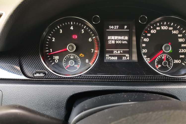Used Volkswagen Magotan 2013 1.8TSI Luxury Model Odometer Close Up