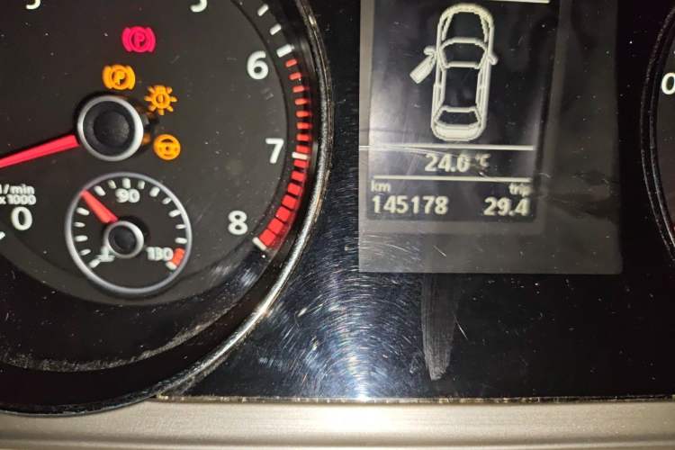 Used Volkswagen Magotan 2013 1.8TSI Luxury Model Odometer Close Up
