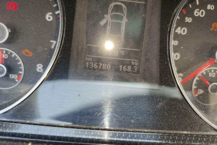Used Volkswagen Magotan 2013 1.8TSI Luxury Model Odometer Close Up