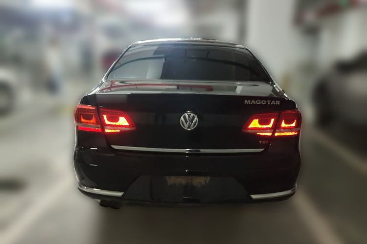 Used Volkswagen Magotan 2013 1.8TSI Prestige Model Rear