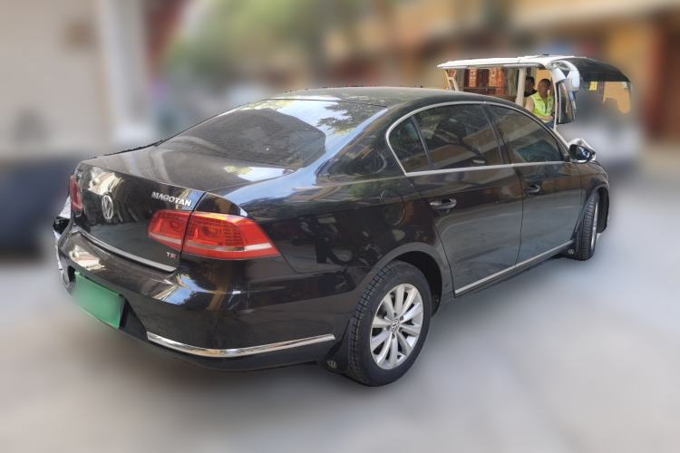 Used Volkswagen Magotan 2013 1.8TSI Premier Model Rear Right 45 Deg