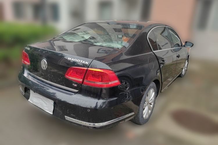 Used Volkswagen Magotan 2013 1.8TSI Luxury Model Rear Right 45 Deg