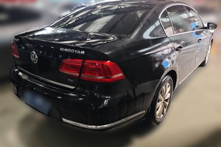 Used Volkswagen Magotan 2013 1.8TSI Premier Model Rear Right 45 Deg