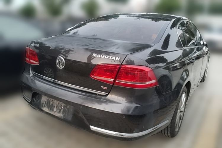 Used Volkswagen Magotan 2013 1.8TSI Prestige Model Rear Right 45 Deg