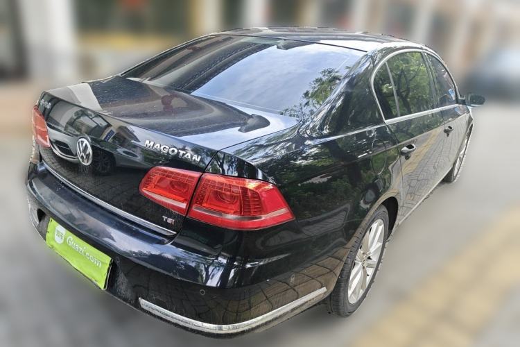 Used Volkswagen Magotan 2013 1.8TSI Prestige Model Rear Right 45 Deg