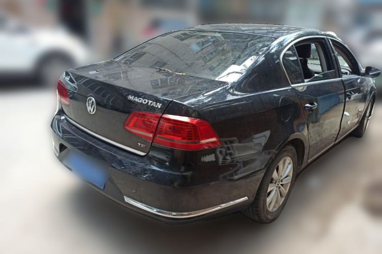 Used Volkswagen Magotan 2013 1.8TSI Premier Model Rear Right 45 Deg