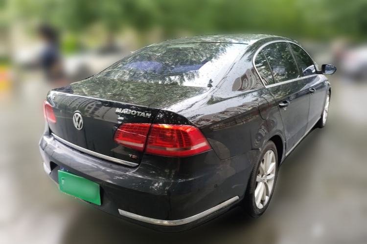 Used Volkswagen Magotan 2013 1.8TSI Prestige Model Rear Right 45 Deg