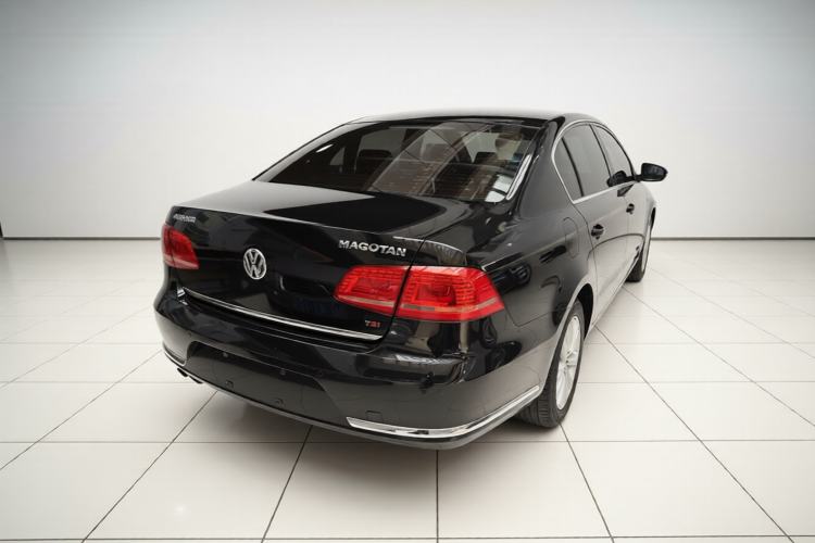 Used Volkswagen Magotan 2013 1.8TSI Luxury Model Rear Right 45 Deg