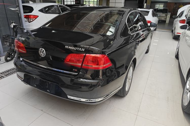 Used Volkswagen Magotan 2013 1.8TSI Luxury Model Rear Right 45 Deg