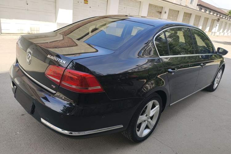 Used Volkswagen Magotan 2013 2.0 TSI Prestige Model Rear Right 45 Deg
