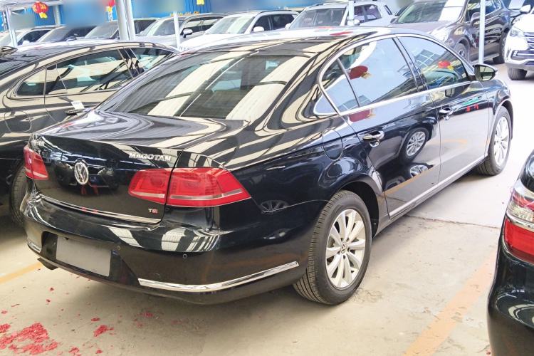 Used Volkswagen Magotan 2013 1.8TSI Premier Model Rear Right 45 Deg
