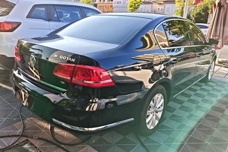 Used Volkswagen Magotan 2013 1.8TSI Premier Model Rear Right 45 Deg